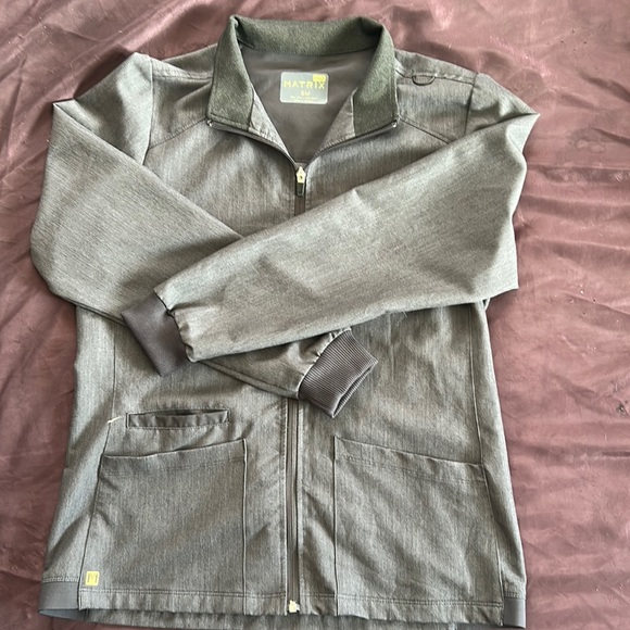 Matrix PRO gray scrub jacket🩶🩶🩶 - Picture 1 of 5